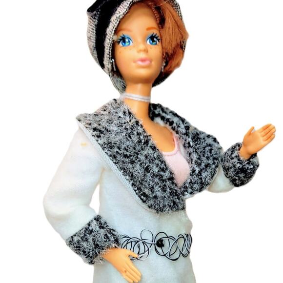 Beautiful Ginger Midge with a Sophisticated Haircut & Designer Suit - Picture 3 of 13